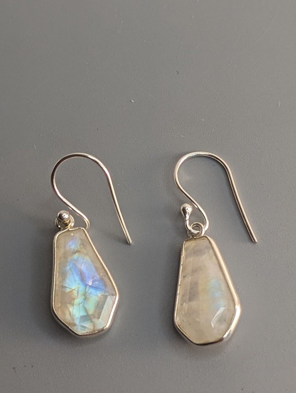 925 Sterling Silver Moonstone Drop Earrings Blue Flash Gemstone Dangle New